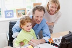 小孩子玩電腦 時間控制在15分鐘內(nèi)