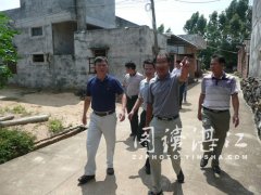廣州市花都區(qū)雅瑤鎮(zhèn)書記率隊(duì)赴扶貧點(diǎn)慰問