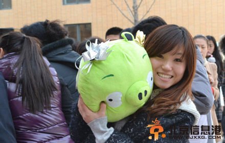 圖為入駐企業(yè)員工參加寶藍(lán)股份活動