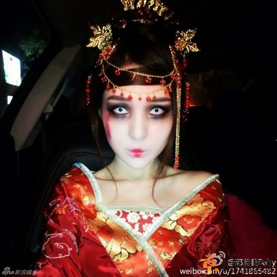 郭美美曬恐怖僵尸造型 網(wǎng)友：這才是你(圖)