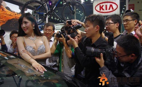 【熊茜微博】車模熊茜走光露點照片及個人資料