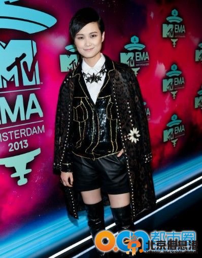 ema全球最佳藝人是誰 2013ema全球最佳藝人李宇春獲獎組圖