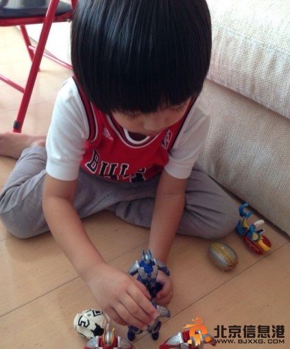 《爸爸去哪兒》中Kimi惦念的奧特曼蛋引發無數網友好奇 如今終于現身