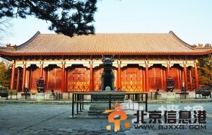 周總理仁壽殿前買晚報[墻根網]