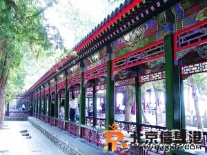 頤和園長廊里練說話[墻根網(wǎng)]