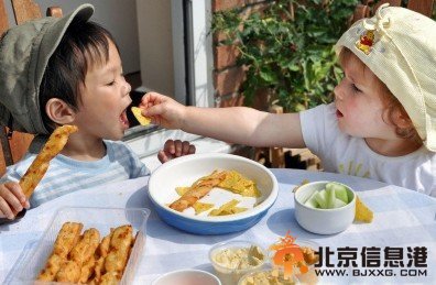 嬰幼兒可以吃零食嗎要注意什么