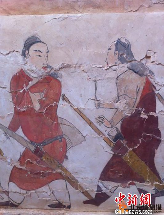 圖為第三層出行儀仗壁畫，所繪人物大部為站立的武士形象，所有武士均佩戴弓箭。　胡健　攝