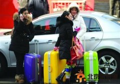 青島:藝考生穿舞蹈服＂凍＂人赴考 奔波如趕場