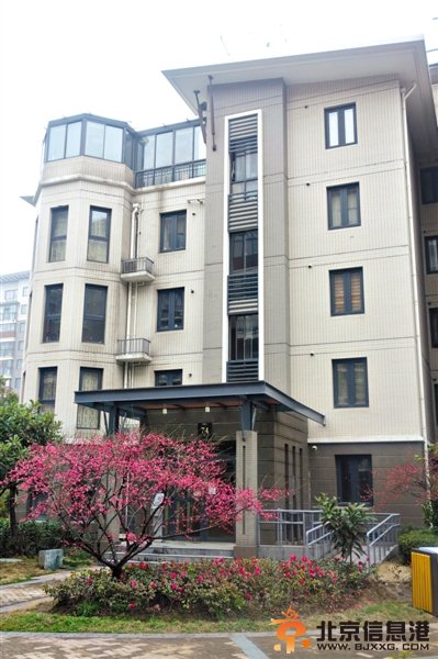 無錫濱湖區(qū)山語銀城74號樓，周元青住401（躍層建筑）。