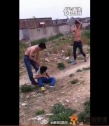 三人打一個孩子最后用磚頭砸暈，網友人肉安徽靈璧縣黃灣鎮中學