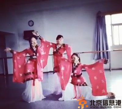 迪拜搖是什么 美拍迪拜搖歌曲名引狂潮