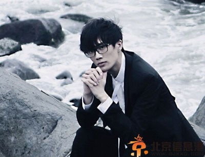 許嵩等到煙火清涼歌詞伴奏 歌詞想表達什么意思