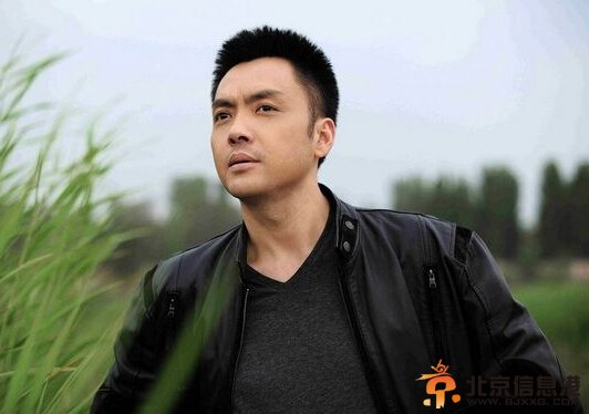 歷史轉(zhuǎn)折中的鄧小平劇情介紹