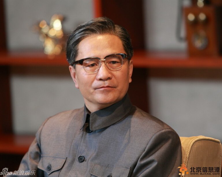 <a href='http://www.se0552.com/news/lishi/' target='_blank'><u>歷史</u></a>轉(zhuǎn)折中的鄧小平劇情介紹