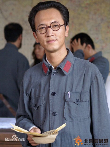 歷史轉(zhuǎn)折中的鄧小平劇情介紹