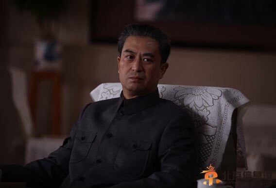 歷史轉(zhuǎn)折中的鄧小平劇情介紹