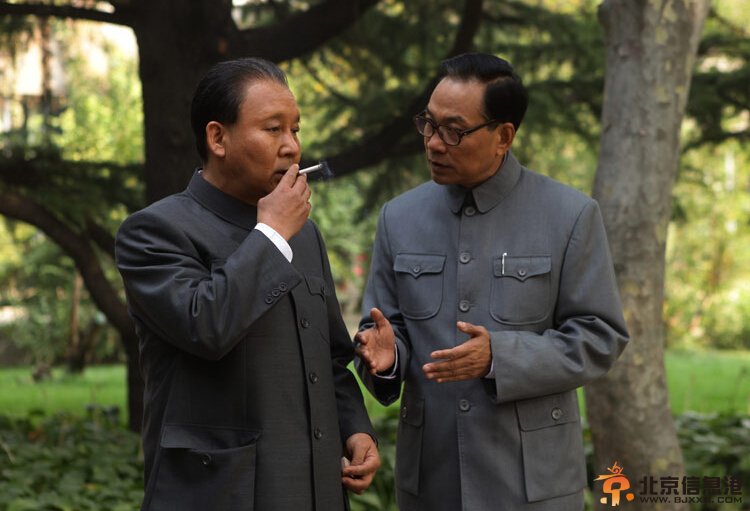 歷史轉折中的鄧小平劇情介紹