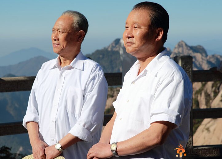 歷史轉折中的鄧小平劇情介紹