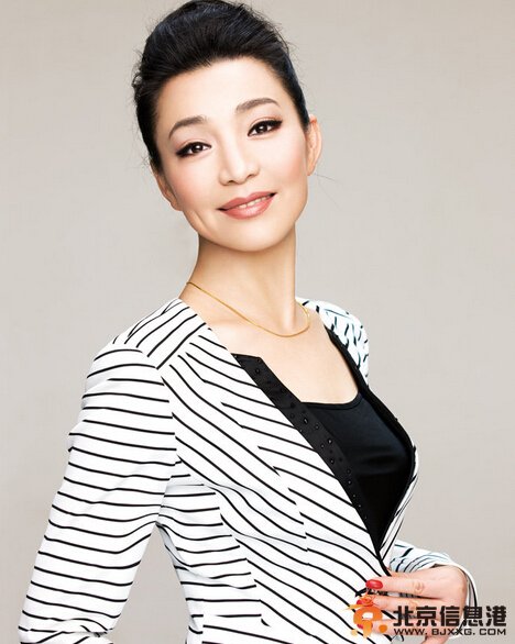 歷史轉(zhuǎn)折中的鄧小平劇情介紹