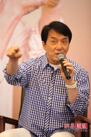 成龍生日獲影迷送錢:給多少我再出多少 都做慈善