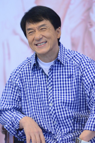 成龍：我沒消費鄧麗君 是大家來消費我