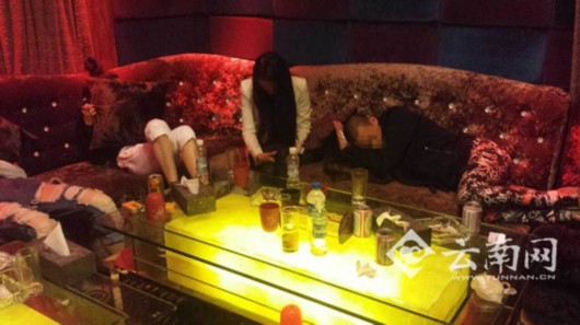 昆明掃毒現場照片曝光 昆明“百城禁毒會戰(zhàn)”警方突擊查夜店