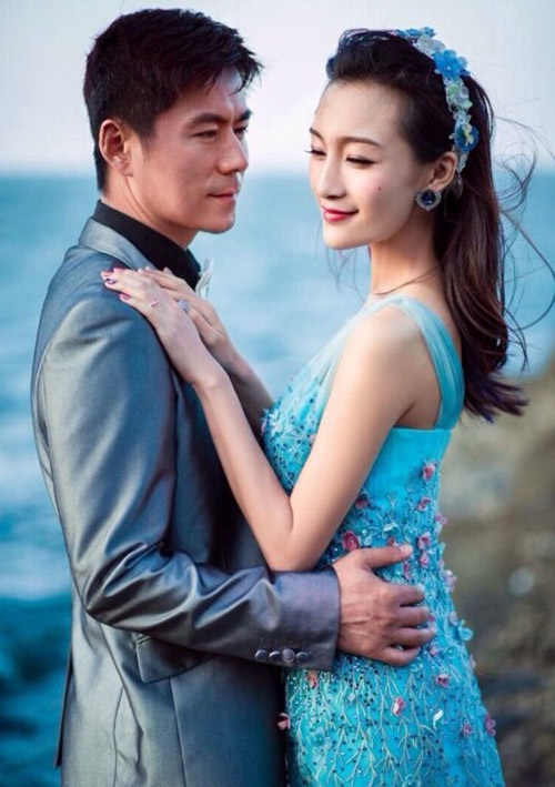 演員常鋮個人資料微博 19日與妻子曲雙雙完婚