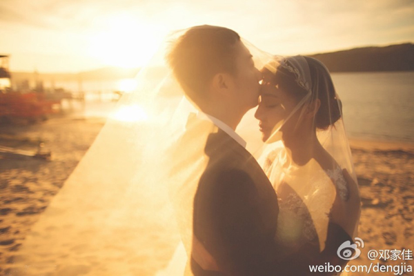 鄧家佳婚紗照曝光 與圈外男友在澳洲舉行婚禮