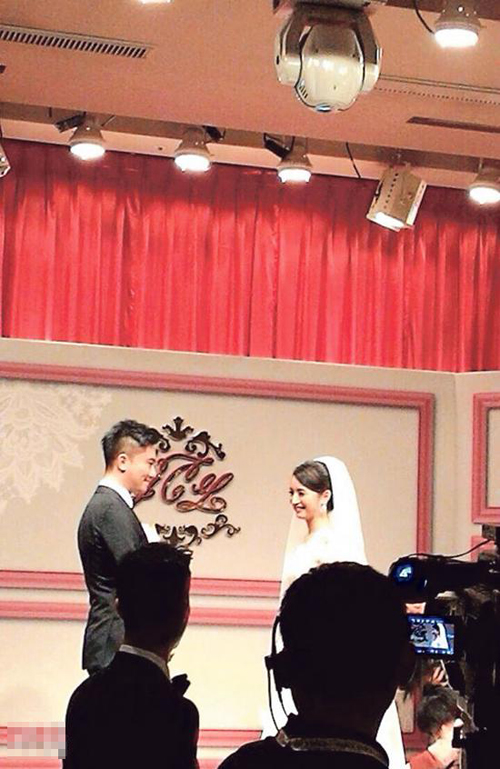 林依晨出嫁擺傘陣防媒體 平安夜低調完婚