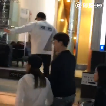 Gary錄制最后一期《Running Man》路透視頻曝光 一一擁抱道別