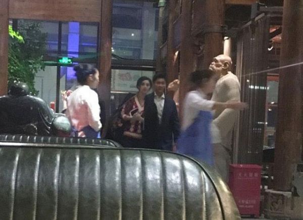 范冰冰李晨現身 深夜牽手茶餐廳暫無結婚計劃