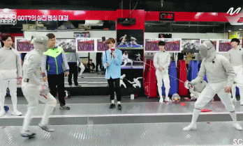 GOT7團綜hardcarry王嘉爾的擊劍秀 王嘉爾擊劍厲害么