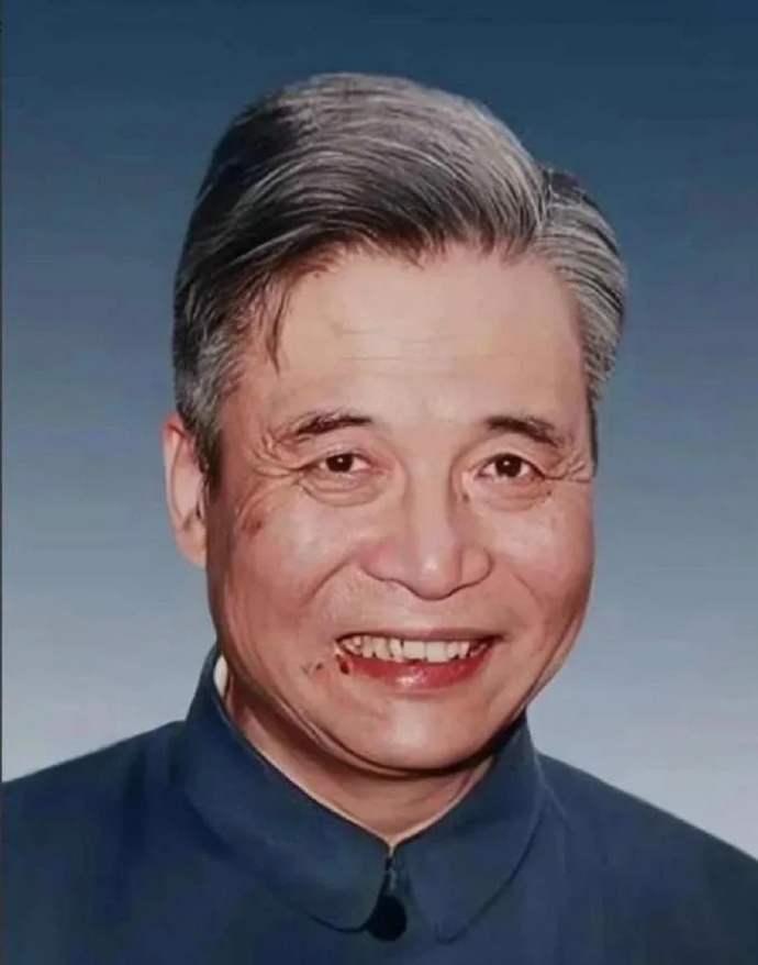 鄧稼先1986年的照片 嘴角卻有擦不干凈的血跡 ?