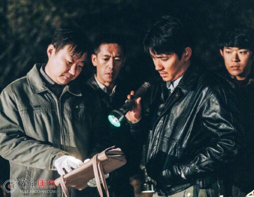 河邊的錯誤講了什么故事