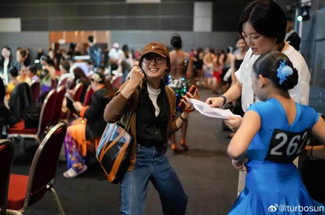 孫儷陪女兒參加拉丁舞比賽 稱既感動又心疼
