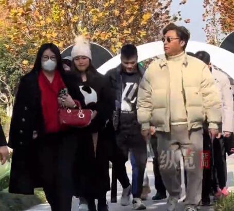 李湘王岳倫帶王詩齡出游 網友：爸媽又合體帶娃了