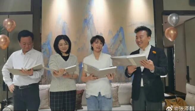 周濤董卿再度同框 網(wǎng)友：這是多少人的回憶