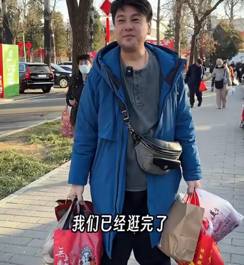 朱孝天逛集市買年貨 網友：F4帶我趕大集