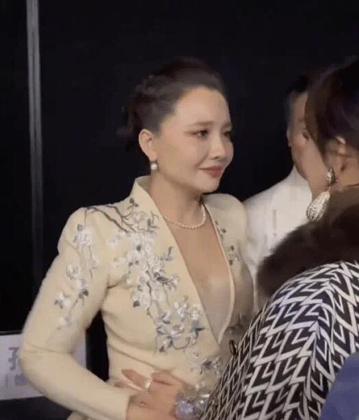 孫茜含淚擁抱孫儷 讓人動容