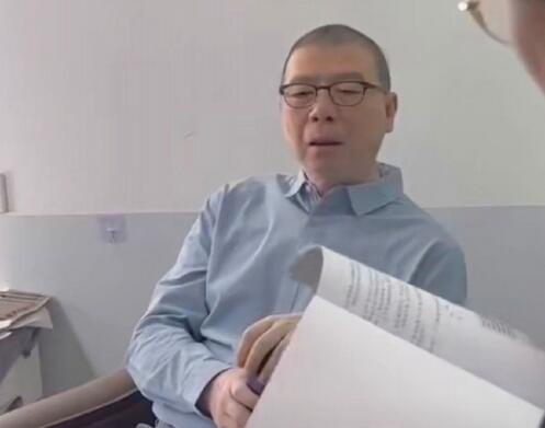 馮小剛辟謠房屋被燒毀 透露本人近況