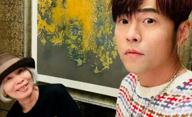 周杰倫曬母子自拍 透露媽媽幾乎每場演唱都會(huì)來