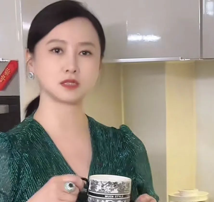 翁虹自曝與丈夫已分居3年 稱分居后感情反而更好了