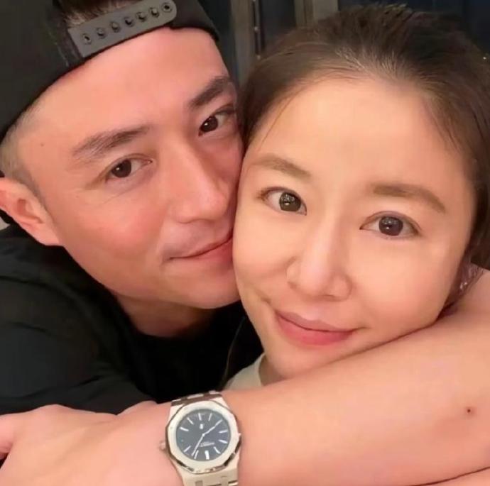 林心如霍建華在演唱會(huì)上親吻 兩人已結(jié)婚九周年